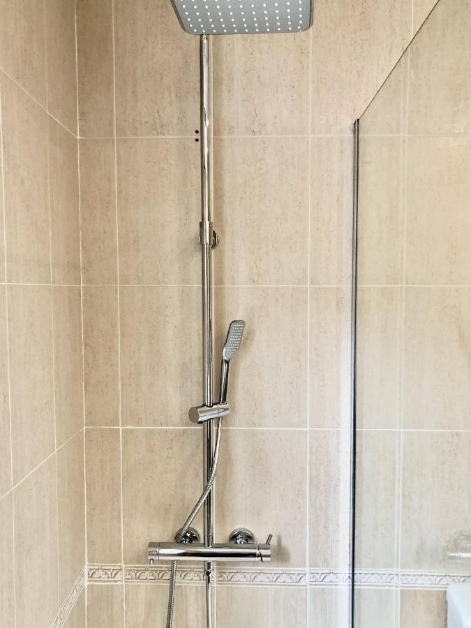 Exclusive Beachside 3 Bedroom Apartment With Pool In אלתיאה מראה חיצוני תמונה